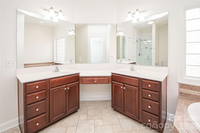 2725 Lakeview Circle, Matthews, NC 28105