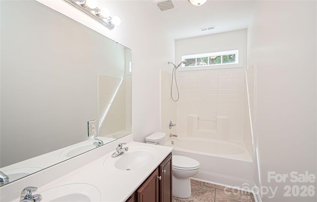 2725 Lakeview Circle, Matthews, NC 28105