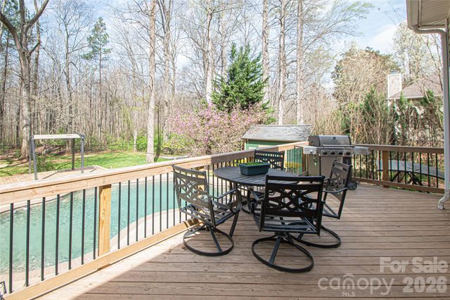 2725 Lakeview Circle, Matthews, NC 28105
