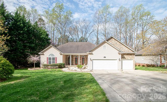 2725 Lakeview Circle, Matthews, NC 28105