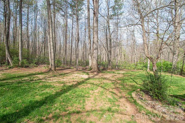 2725 Lakeview Circle, Matthews, NC 28105