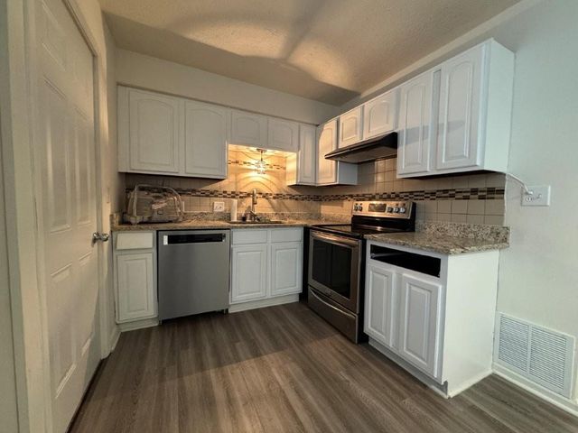 1323 W 29th Street, Independence, MO 64052