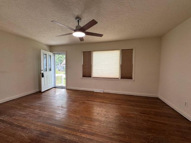 1323 W 29th Street, Independence, MO 64052