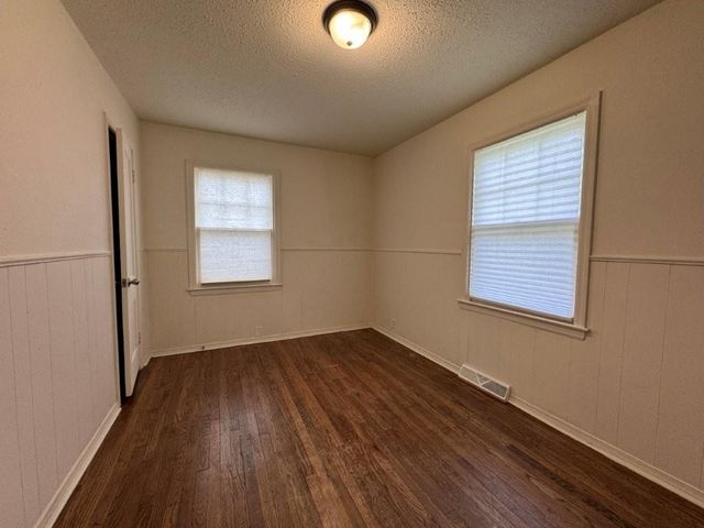 1323 W 29th Street, Independence, MO 64052