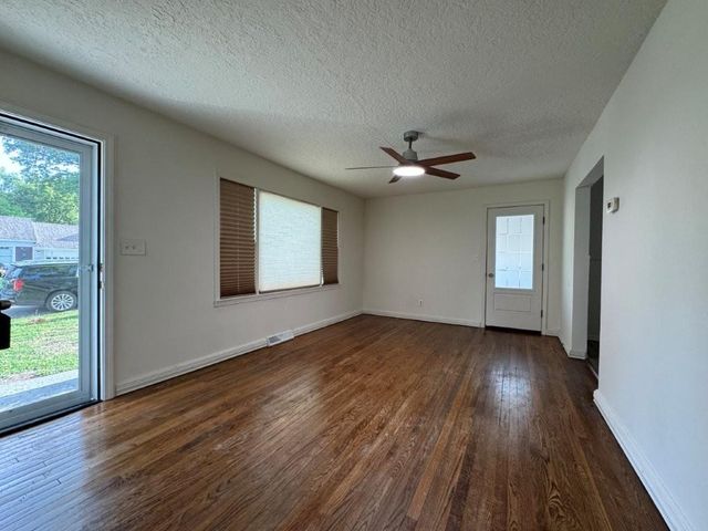 1323 W 29th Street, Independence, MO 64052