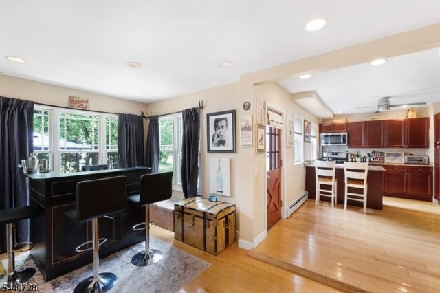 34 Orchard Sq, Caldwell Boro Twp., NJ 07006