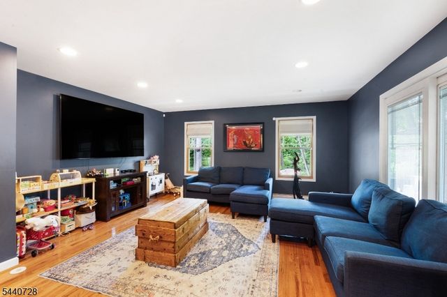 34 Orchard Sq, Caldwell Boro Twp., NJ 07006