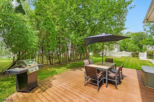 34 Orchard Sq, Caldwell Boro Twp., NJ 07006