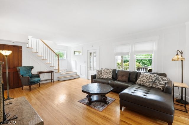 34 Orchard Sq, Caldwell Boro Twp., NJ 07006