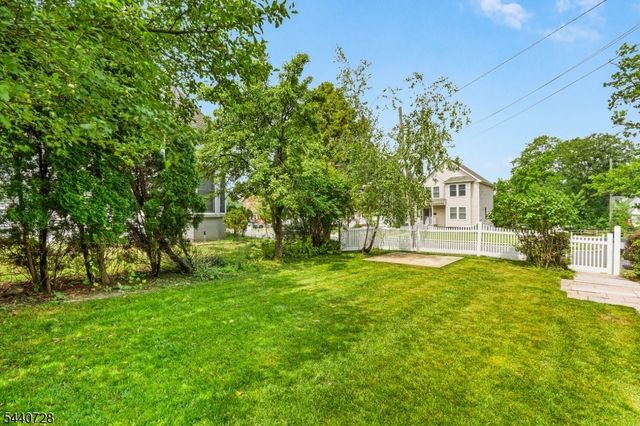 34 Orchard Sq, Caldwell Boro Twp., NJ 07006