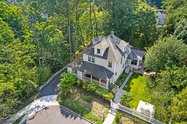 34 Orchard Sq, Caldwell Boro Twp., NJ 07006