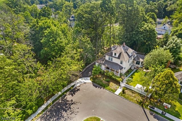 34 Orchard Sq, Caldwell Boro Twp., NJ 07006