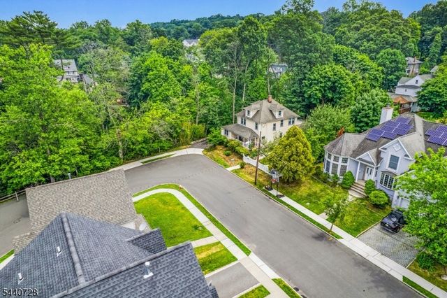 34 Orchard Sq, Caldwell Boro Twp., NJ 07006