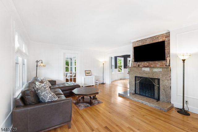 34 Orchard Sq, Caldwell Boro Twp., NJ 07006