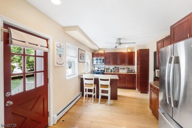 34 Orchard Sq, Caldwell Boro Twp., NJ 07006