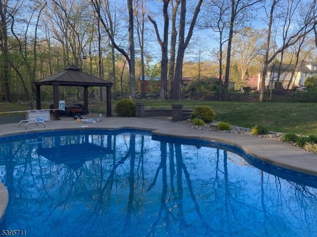 2 Southwoods Ln, Jefferson Twp., NJ 07438