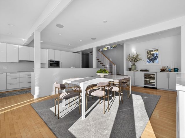 49 Powisset St, Dover, MA 02030