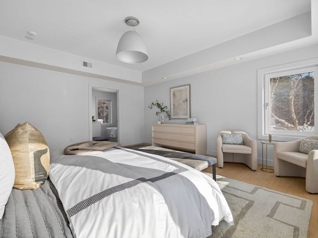 49 Powisset St, Dover, MA 02030