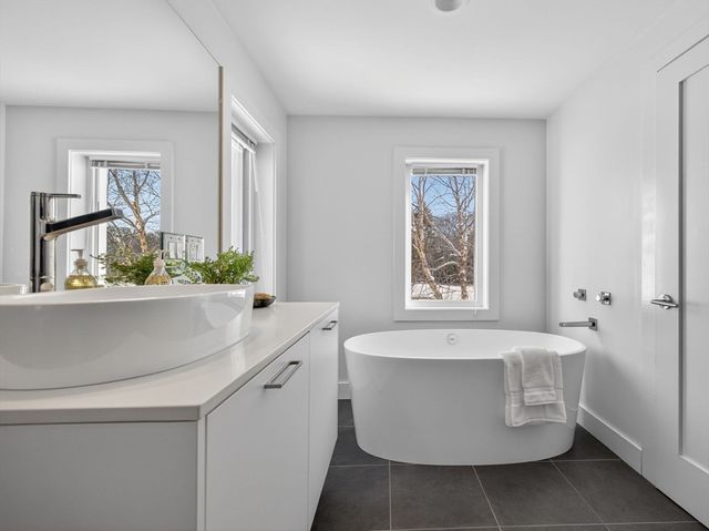 49 Powisset St, Dover, MA 02030