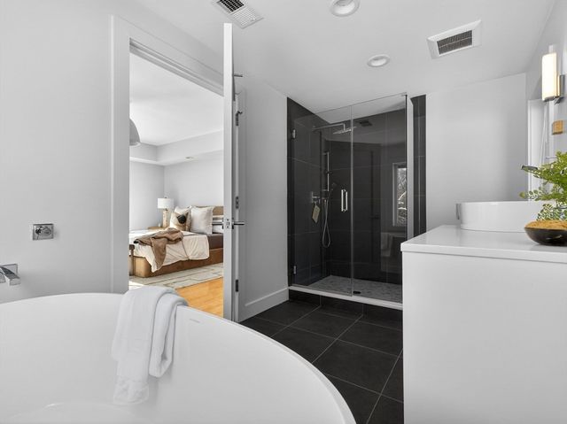 49 Powisset St, Dover, MA 02030