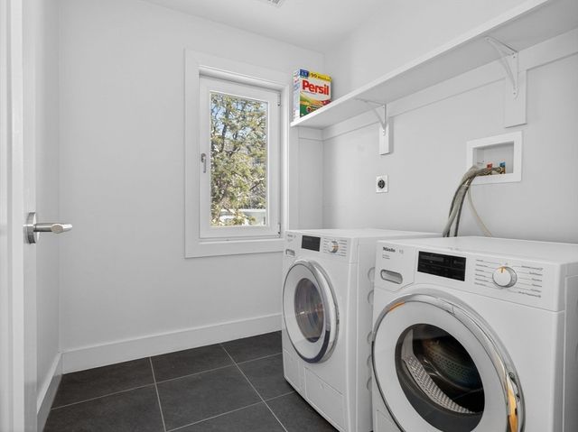 49 Powisset St, Dover, MA 02030