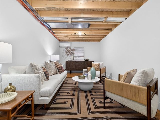 49 Powisset St, Dover, MA 02030