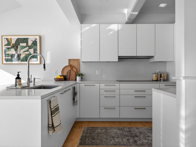 49 Powisset St, Dover, MA 02030