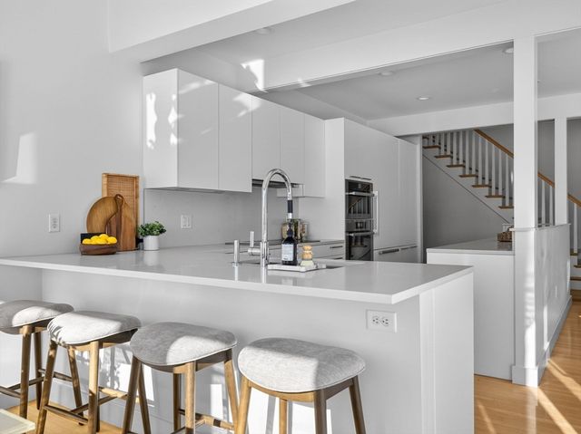 49 Powisset St, Dover, MA 02030