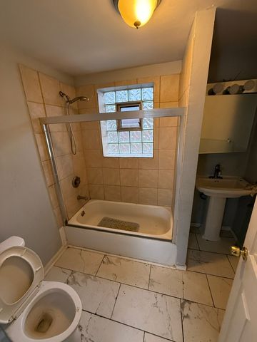 6624 S Marquette Road, Chicago, IL 60637