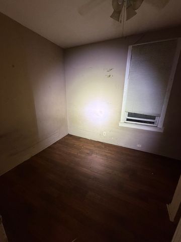 6624 S Marquette Road, Chicago, IL 60637