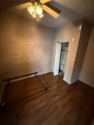 6624 S Marquette Road, Chicago, IL 60637