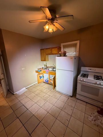 6624 S Marquette Road, Chicago, IL 60637