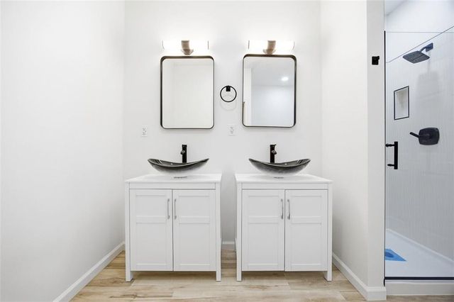 4911 Hocker Drive, Kansas City, MO 64136