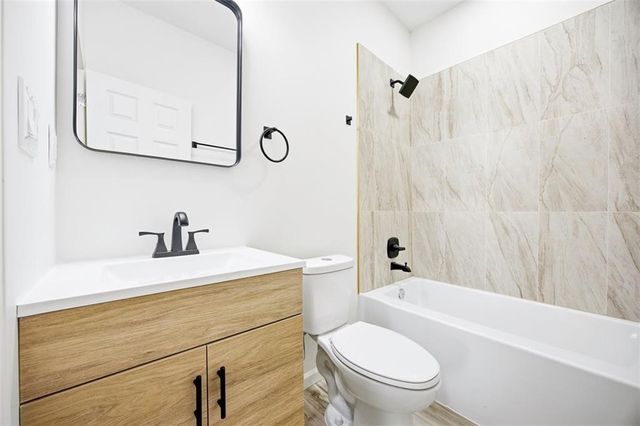 4911 Hocker Drive, Kansas City, MO 64136