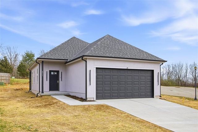 4911 Hocker Drive, Kansas City, MO 64136