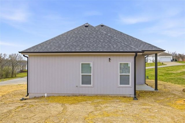 4911 Hocker Drive, Kansas City, MO 64136