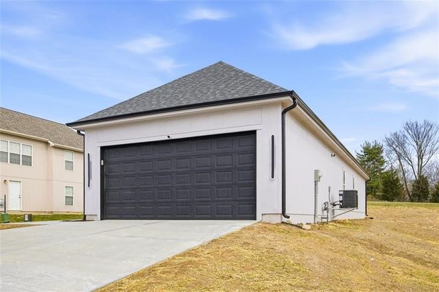 4911 Hocker Drive, Kansas City, MO 64136