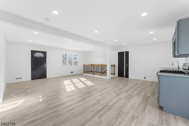 160 Grandview Ave, Piscataway Twp., NJ 08854