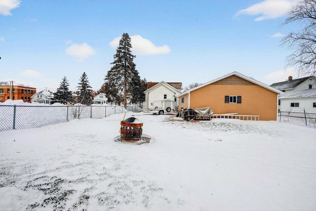 427 W 12th Avenue, Oshkosh, WI 54902