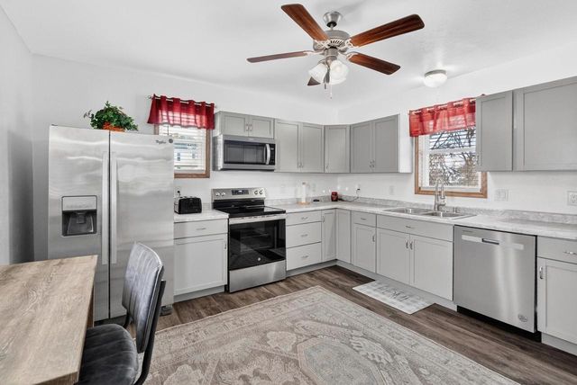 427 W 12th Avenue, Oshkosh, WI 54902