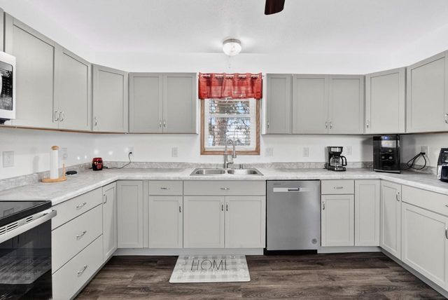 427 W 12th Avenue, Oshkosh, WI 54902