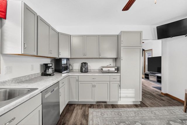 427 W 12th Avenue, Oshkosh, WI 54902