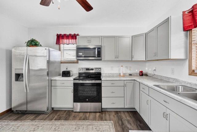 427 W 12th Avenue, Oshkosh, WI 54902