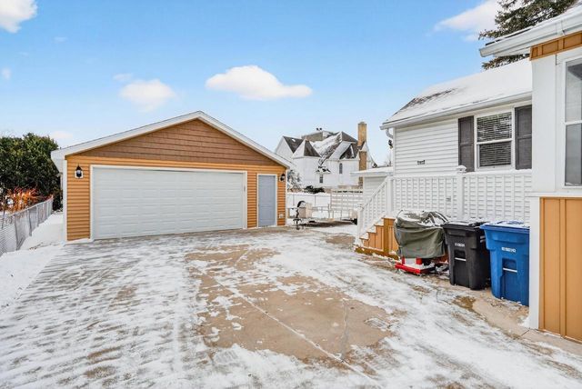 427 W 12th Avenue, Oshkosh, WI 54902