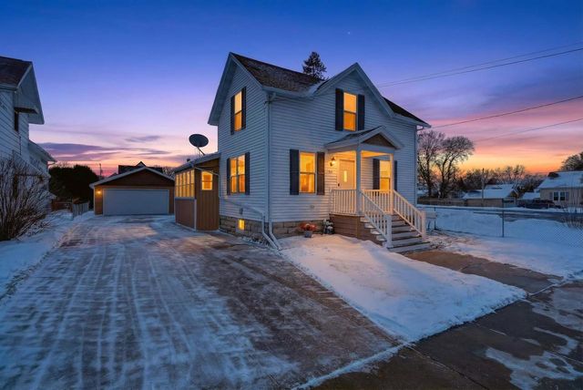 427 W 12th Avenue, Oshkosh, WI 54902