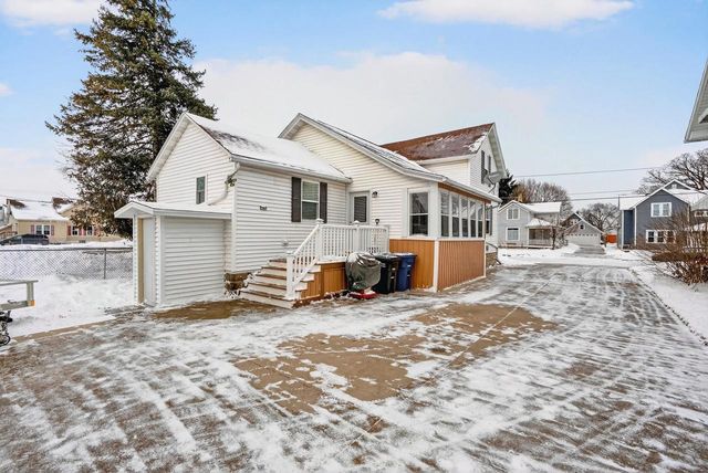 427 W 12th Avenue, Oshkosh, WI 54902