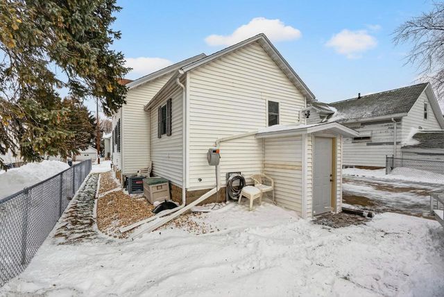 427 W 12th Avenue, Oshkosh, WI 54902