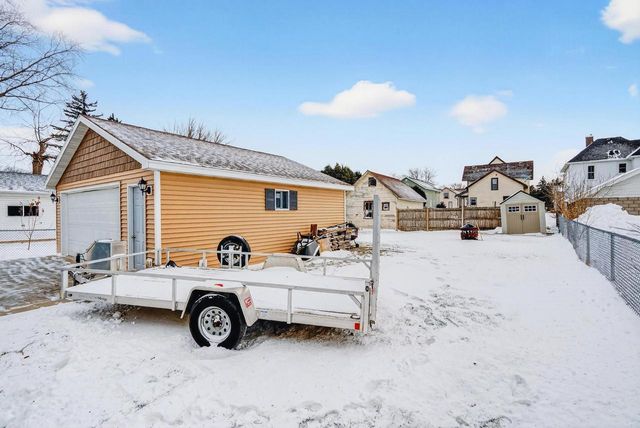 427 W 12th Avenue, Oshkosh, WI 54902