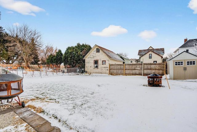 427 W 12th Avenue, Oshkosh, WI 54902