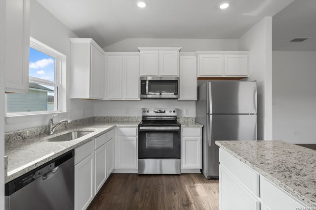 16112 Farmer, Lytle, TX 78052